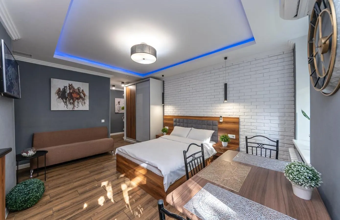 #2 Vip Studio Near Gulliver Kijev